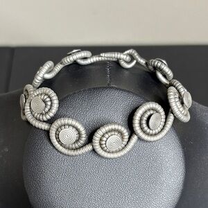 Artisan Nail Head Stylish Silver Swirl Bracelet